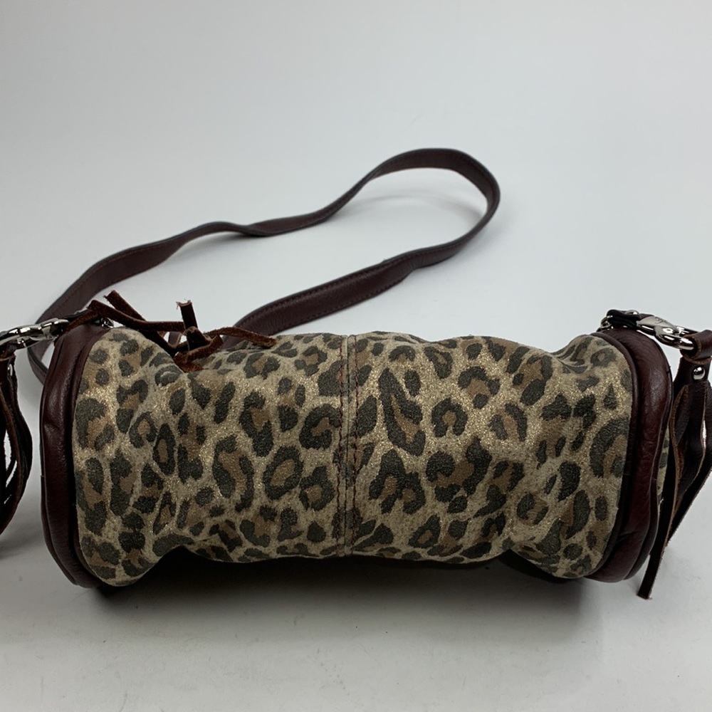 B Makowsky Leopard Print leather trim Fringe tassel Barrel bag Zip Crossbody - Picture 14 of 16